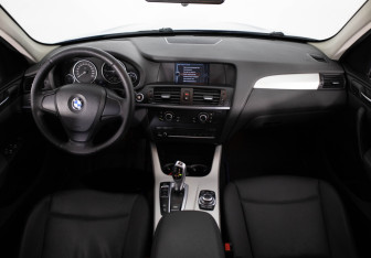 Подержанный автомобиль BMW X3 2012 года (8 фото)
