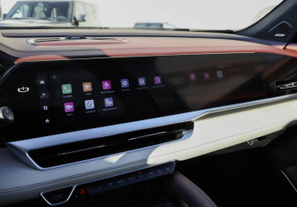 Подержанный автомобиль Geely Monjaro 2022 года (17 фото)