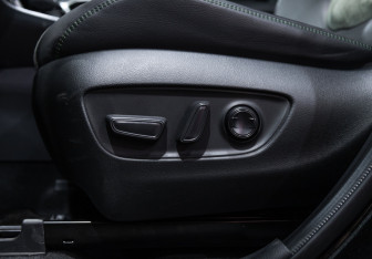 Подержанный автомобиль Toyota RAV4 2025 года (22 фото)