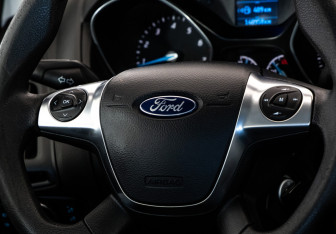 Подержанный автомобиль Ford Focus Sedan 2012 года (12 фото)