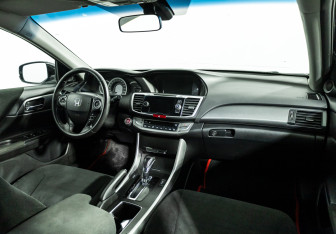 Подержанный автомобиль Honda Accord Sedan 2013 года (9 фото)