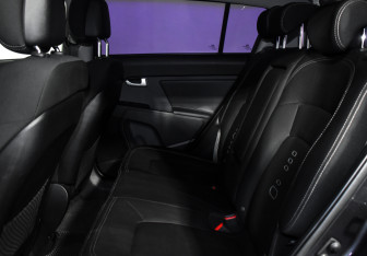 Подержанный автомобиль Kia Sportage 2011 года (12 фото)