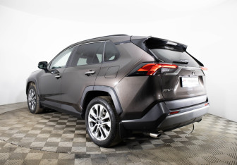 Подержанный автомобиль Toyota RAV4 2020 года (7 фото)