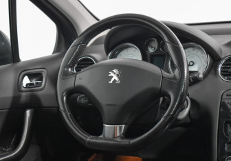Подержанный автомобиль Peugeot 308 Hatchback 2012 года (14 фото)
