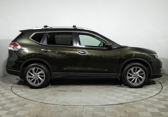 Подержанный автомобиль Nissan X-Trail 2017 года (4 фото)