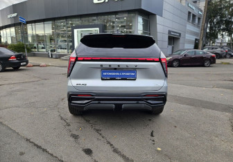 Подержанный автомобиль Geely Atlas 2024 года (5 фото)