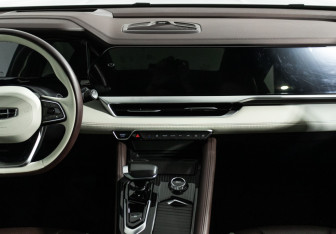 Подержанный автомобиль Geely Monjaro 2023 года (14 фото)