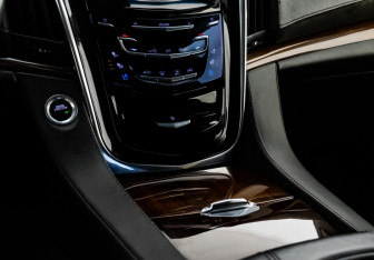 Подержанный автомобиль Cadillac Escalade Suv 2015 года (15 фото)