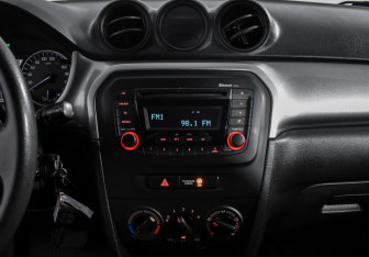 Подержанный автомобиль Suzuki Vitara 2016 года (16 фото)