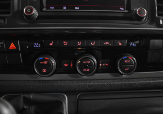 Подержанный автомобиль Volkswagen Caravelle 2018 года (16 фото)
