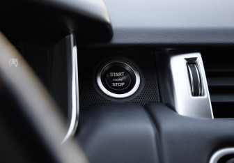 Подержанный автомобиль Land Rover Range Rover Sport 2018 года (16 фото)