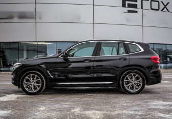 Подержанный автомобиль BMW X3 2020 года (9 фото)