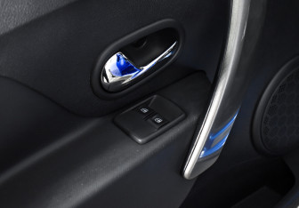 Подержанный автомобиль Renault Sandero 2018 года (10 фото)