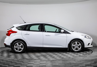 Подержанный автомобиль Ford Focus Hatchback 2013 года (4 фото)