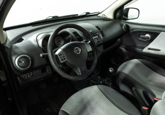 Подержанный автомобиль Nissan Note 2008 года (11 фото)