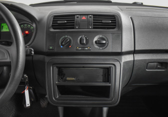 Подержанный автомобиль Skoda Fabia Hatchback 2013 года (15 фото)