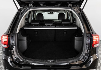 Подержанный автомобиль Mitsubishi Outlander 2015 года (17 фото)