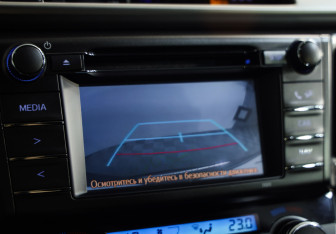 Подержанный автомобиль Toyota RAV4 2015 года (13 фото)