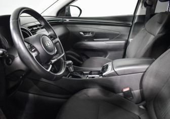 Подержанный автомобиль Hyundai Tucson 2022 года (10 фото)