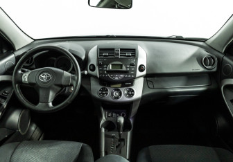 Подержанный автомобиль Toyota RAV4 2008 года (13 фото)