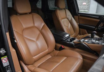 Подержанный автомобиль Porsche Cayenne 2015 года (28 фото)