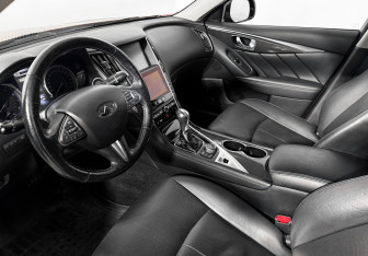 Подержанный автомобиль Infiniti Q50 2016 года (9 фото)