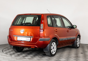 Подержанный автомобиль Ford Fusion 2007 года (5 фото)