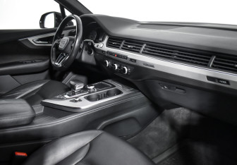 Подержанный автомобиль Audi Q7 2016 года (15 фото)