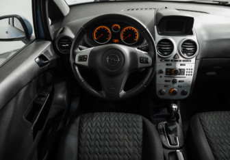 Подержанный автомобиль Opel Corsa 2013 года (10 фото)