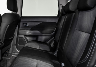 Подержанный автомобиль Mitsubishi Outlander 2019 года (13 фото)