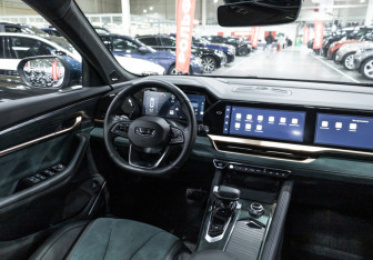 Подержанный автомобиль Geely Monjaro 2024 года (18 фото)