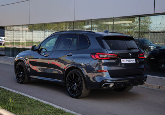 Подержанный автомобиль BMW X5 2020 года (6 фото)