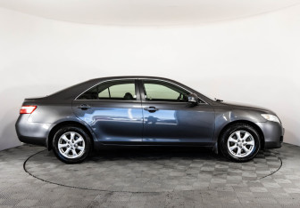 Подержанный автомобиль Toyota Camry Sedan 2011 года (4 фото)