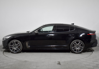 Подержанный автомобиль Kia Stinger 2023 года (8 фото)