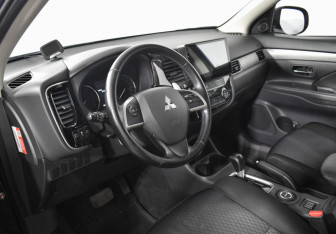 Подержанный автомобиль Mitsubishi Outlander 2013 года (9 фото)
