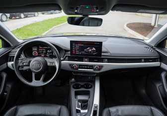 Подержанный автомобиль Audi A4 Sedan 2020 года (12 фото)