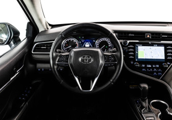 Подержанный автомобиль Toyota Camry Sedan 2019 года (15 фото)