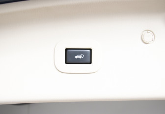 Подержанный автомобиль Infiniti QX80 2015 года (32 фото)