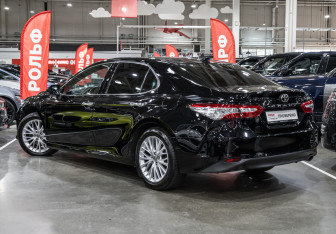 Подержанный автомобиль Toyota Camry Sedan 2018 года (10 фото)