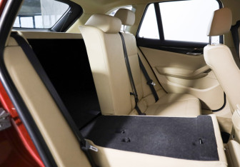 Подержанный автомобиль BMW X1 2011 года (15 фото)