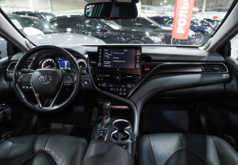 Подержанный автомобиль Toyota Camry Sedan 2021 года (14 фото)