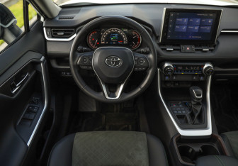 Подержанный автомобиль Toyota RAV4 2022 года (5 фото)