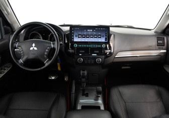 Подержанный автомобиль Mitsubishi Pajero 2012 года (9 фото)