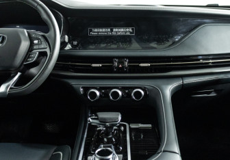 Подержанный автомобиль Changan CS95 2024 года (14 фото)