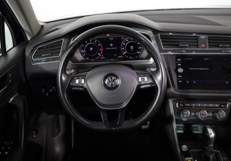 Подержанный автомобиль Volkswagen Tiguan 2018 года (11 фото)