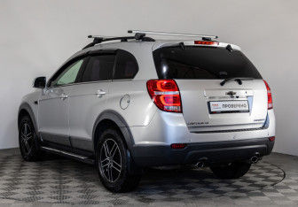 Подержанный автомобиль Chevrolet Captiva 2012 года (7 фото)