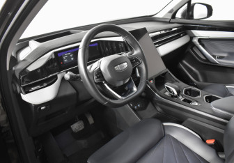 Подержанный автомобиль Geely Atlas 2024 года (9 фото)