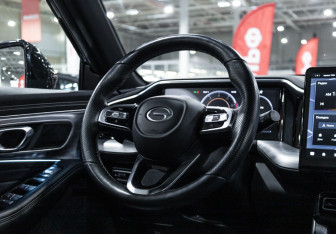 Подержанный автомобиль GAC GS8 2023 года (17 фото)