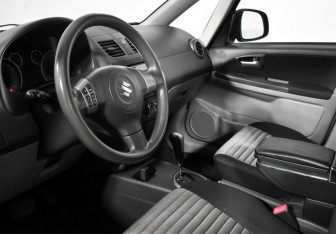 Подержанный автомобиль Suzuki SX4 Hatchback 2013 года (9 фото)