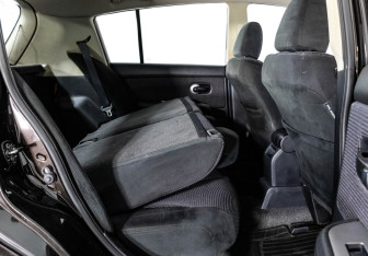 Подержанный автомобиль Nissan Tiida Hatchback 2010 года (15 фото)